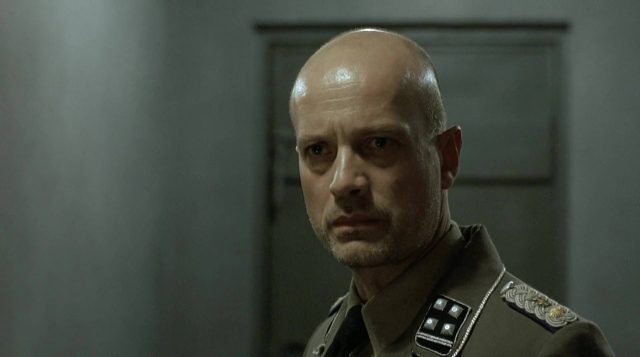La chute - Photos et affiches. 18 Bruno Ganz dans La chute Der untergang Downfall 2004