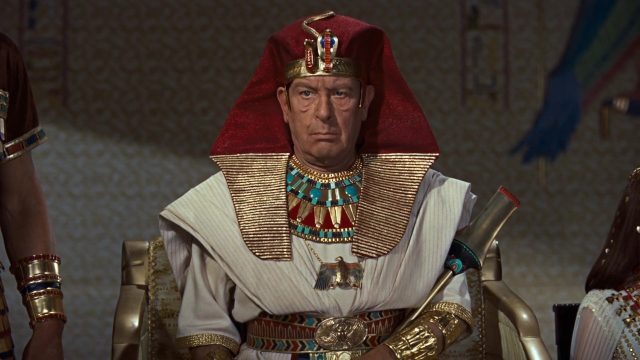 Les Dix Commandements - Photos et affiches. 18 Charlton Heston dans Les Dix Commandements The Ten Commandments 1956