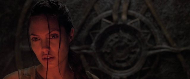 Lara Croft : Tomb Raider - Photos et affiches. 3 Angelina Jolie dans Lara Croft : Tomb Raider 2001
