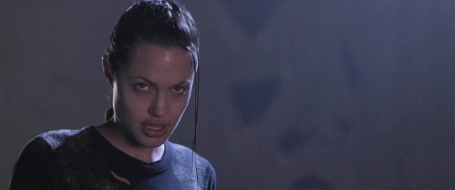 Lara Croft : Tomb Raider - Photos et affiches. 6 Angelina Jolie dans Lara Croft : Tomb Raider 2001