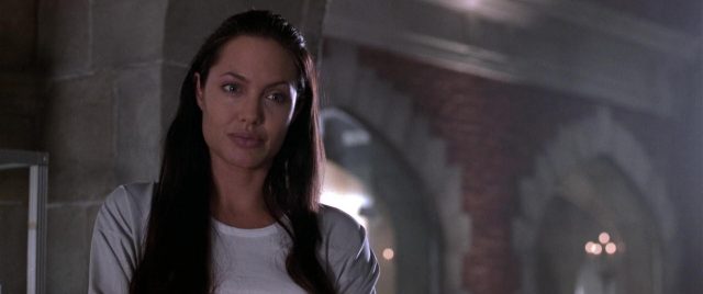 Lara Croft : Tomb Raider - Photos et affiches. 8 Angelina Jolie dans Lara Croft : Tomb Raider 2001