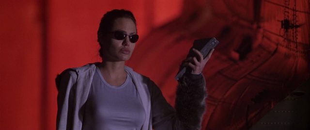 Lara Croft : Tomb Raider - Photos et affiches. 12 Angelina Jolie dans Lara Croft : Tomb Raider 2001