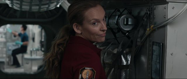 Le passager n°4 - Photos et affiches. 15 Anna Kendrick et Toni Collette dans Le passager n°4 Stowaway 2021