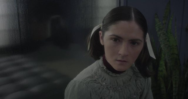 Esther 2 : les origines - Photos et affiches. 5 Isabelle Fuhrman et Julia Stiles dans Esther 2 : les origines Orphan: First Kill 2022