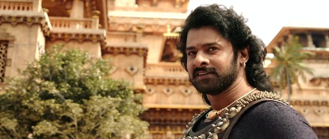 La Légende de Baahubali - 1ère partie. 7 Prabhas Raju Uppalapati et Tamannaah Bhatia dans La Légende de Baahubali - 1ère partie Beginning 2015