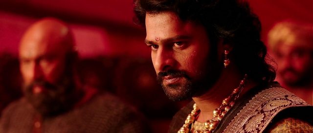 La Légende de Baahubali - 1ère partie - Photos et affiches. 28 Prabhas Raju Uppalapati et Tamannaah Bhatia dans La Légende de Baahubali - 1ère partie Beginning 2015