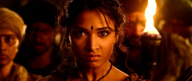 La Légende de Baahubali - 1ère partie - Photos et affiches. 30 Prabhas Raju Uppalapati et Tamannaah Bhatia dans La Légende de Baahubali - 1ère partie Beginning 2015