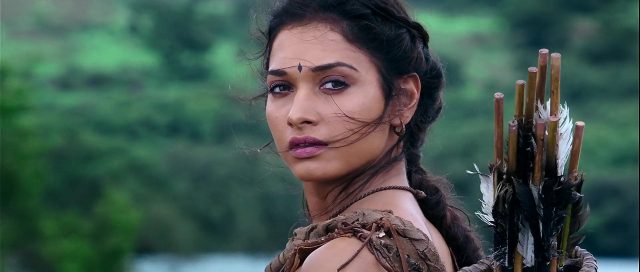 La Légende de Baahubali - 1ère partie - Photos et affiches. 34 Prabhas Raju Uppalapati et Tamannaah Bhatia dans La Légende de Baahubali - 1ère partie Beginning 2015