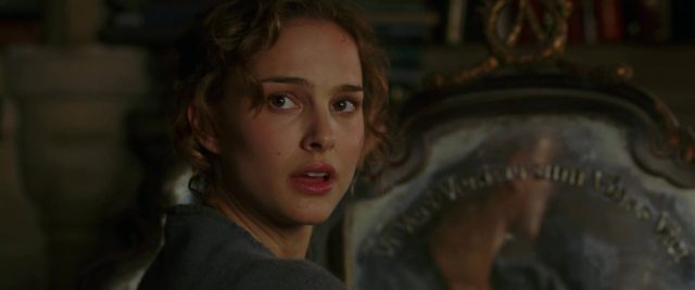 V pour Vendetta - Photos et affiches. 16 Hugo Weaving et Natalie Portman dans V pour Vendetta 2006