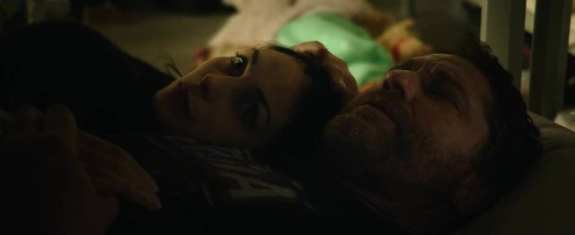 Greenland : migration - Photos et affiches. 21 Gerard Butler et Morena Baccarin dans Greenland : migration 2026