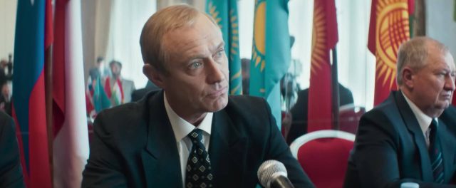 Le Mage du Kremlin - Photos et affiches. 8 Paul Dano Jude Law et Alicia Vikander dans Le mage du Kremlin 2026