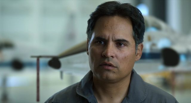 Plus tard, j'atteindrai les étoiles - Photos et affiches. 3 Michael Peña dans Plus tard, j'atteindrai les étoiles A Million Miles Away 2023