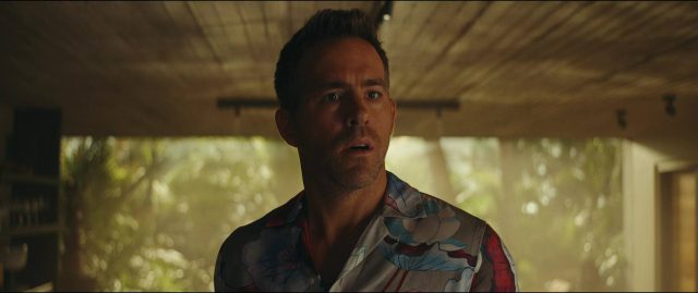 Red Notice - Photos et affiches. 13 Ryan Reynolds Dwayne Johnson et Gal Gadot dans Red Notice 2021
