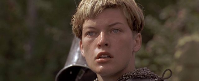 Jeanne d'Arc - Photos et affiches. 21 Milla Jovovich dans Jeanne d'Arc The Messenger: The Story of Joan of Arc 1999