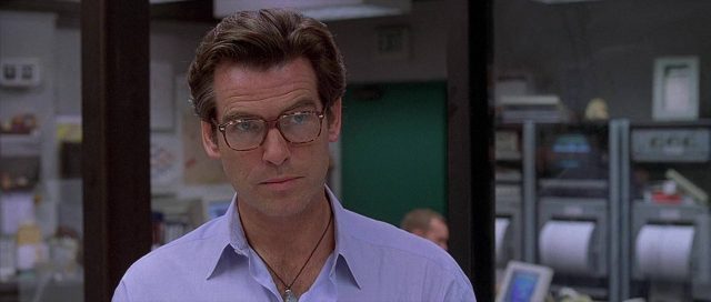 Le Pic de Dante - Photos et affiches. 8 Pierce Brosnan et Linda Hamilton dans Le Pic de Dante Peak 1997