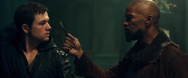 Robin des Bois (2018). 41 Taron Egerton et Jamie Foxx dans Robin des Bois Hood 2018