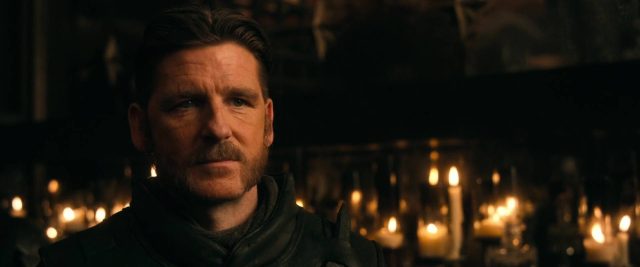 Robin des Bois (2018). 44 Taron Egerton et Jamie Foxx dans Robin des Bois Hood 2018