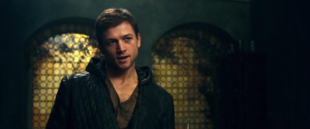 Robin des Bois (2018). 50 Taron Egerton et Jamie Foxx dans Robin des Bois Hood 2018