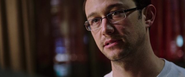 Snowden. 5 Joseph Gordon-Levitt et Shailene Woodley dans Snowden 2026