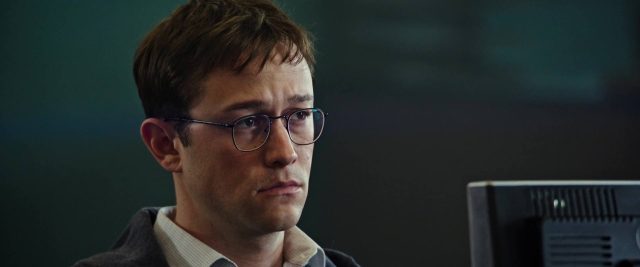 Snowden - Photos et affiches. 12 Joseph Gordon-Levitt et Shailene Woodley dans Snowden 2026