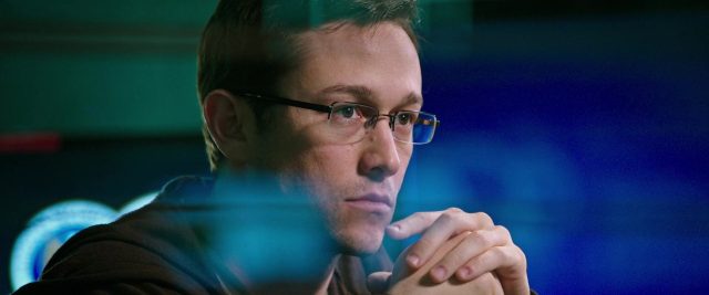 Snowden - Photos et affiches. 23 Joseph Gordon-Levitt et Shailene Woodley dans Snowden 2026