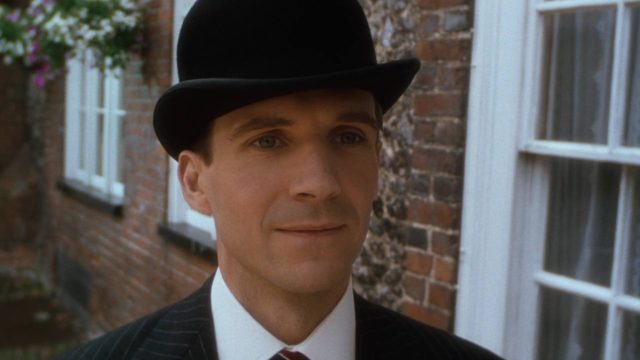 Chapeau melon et bottes de cuir - Photos et affiches. 13 Ralph Fiennes et Uma Thurman dans Chapeau melon et bottes de cuir The Avengers 1998