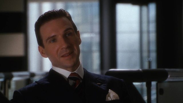 Chapeau melon et bottes de cuir - Photos et affiches. 19 Ralph Fiennes et Uma Thurman dans Chapeau melon et bottes de cuir The Avengers 1998