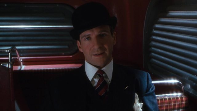 Chapeau melon et bottes de cuir - Photos et affiches. 21 Ralph Fiennes et Uma Thurman dans Chapeau melon et bottes de cuir The Avengers 1998