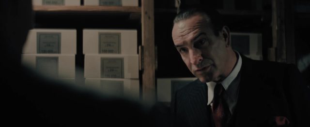 Les rayons et les ombres - Photos et affiches. 10 Jean Dujardin et Nastya Golubeva Carax dans Les rayons et les ombres 2026