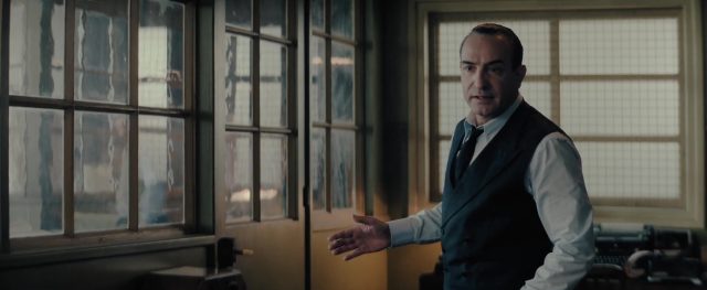 Les rayons et les ombres - Photos et affiches. 11 Jean Dujardin et Nastya Golubeva Carax dans Les rayons et les ombres 2026