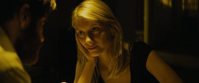 Enemy - Photos et affiches. 11 Jake Gyllenhaal et Mélanie Laurent dans Enemy 2014
