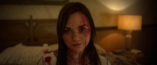 Les intrus : chapitre 3 - Photos et affiches. 9 Madelaine Petsch dans Les intrus : chapitre 3 Strangers 2026