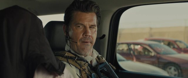 Sicario - Photos et affiches. 13 Emily Blunt et Benicio del Toro dans Sicario 2015