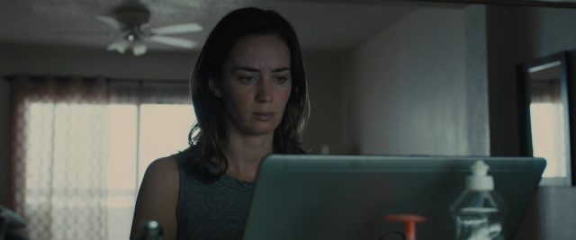Sicario - Photos et affiches. 19 Emily Blunt et Benicio del Toro dans Sicario 2015