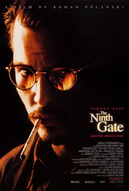 La neuvième porte - Photos et affiches. 2 Affiche Poster de La neuvième porte The Ninth Gate avec Johnny Depp et Emmanuelle Seigner 1999