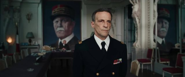 La Bataille de Gaulle - Photos et affiches. 23 Simon Abkarian dans La Bataille de Gaulle 2026