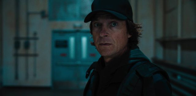 Carry-On - Photos et affiches. 8 Taron Egerton et Jason Bateman dans Carry-On 2024