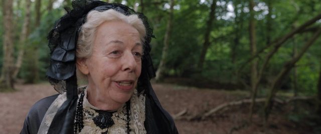 Enola Holmes - Photos et affiches. 14 Millie Bobby Brown et Henry Cavill dans Enola Holmes 2020