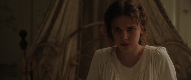 Enola Holmes - Photos et affiches. 21 Millie Bobby Brown et Henry Cavill dans Enola Holmes 2020