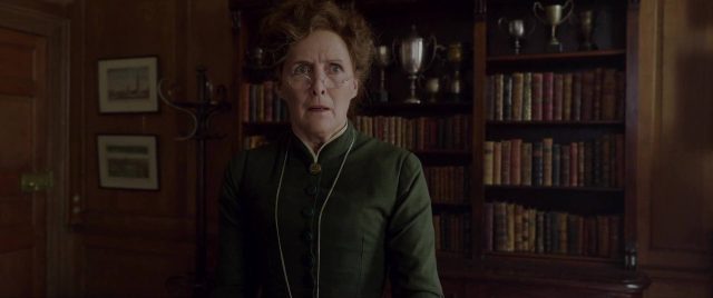 Enola Holmes - Photos et affiches. 22 Millie Bobby Brown et Henry Cavill dans Enola Holmes 2020
