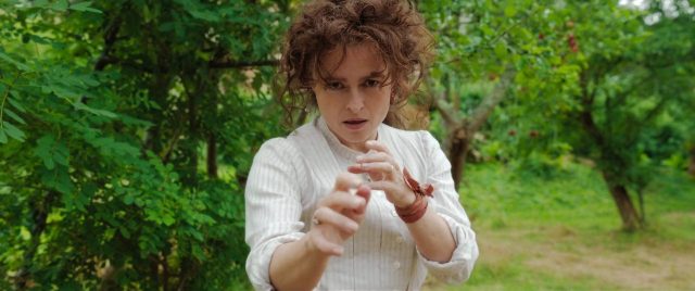 Enola Holmes - Photos et affiches. 24 Millie Bobby Brown et Henry Cavill dans Enola Holmes 2020