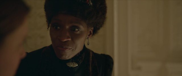 Enola Holmes 2 - Photos et affiches. 23 Millie Bobby Brown et Henry Cavill dans Enola Holmes 2 2022