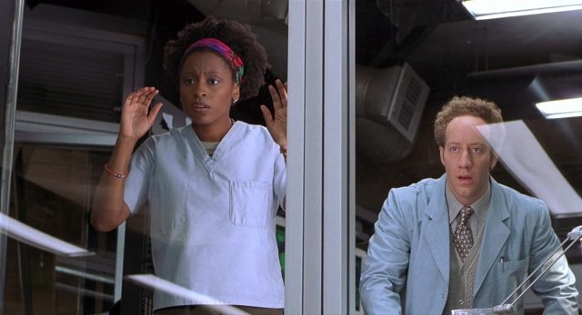 Hollow man : l'homme sans ombre - Photos et affiches. 7 Kevin Bacon Elisabeth Shue et Josh Brolin dans Hollow man : l'homme sans ombre 2000