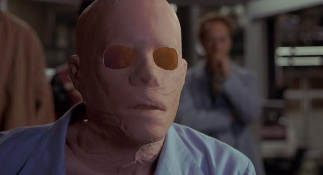 Hollow man : l'homme sans ombre - Photos et affiches. 9 Kevin Bacon Elisabeth Shue et Josh Brolin dans Hollow man : l'homme sans ombre 2000