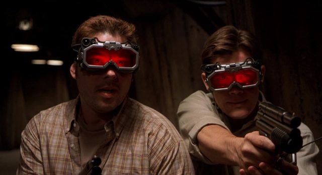 Hollow man : l'homme sans ombre - Photos et affiches. 17 Kevin Bacon Elisabeth Shue et Josh Brolin dans Hollow man : l'homme sans ombre 2000
