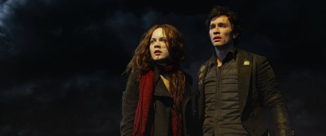 Mortal Engines. 3 Hera Hilmar Robert Sheehan et Hugo Weaving dans Mortal Engines 2018