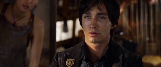 Mortal Engines. 4 Hera Hilmar Robert Sheehan et Hugo Weaving dans Mortal Engines 2018