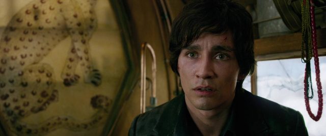 Mortal Engines - Photos et affiches. 18 Hera Hilmar Robert Sheehan et Hugo Weaving dans Mortal Engines 2018