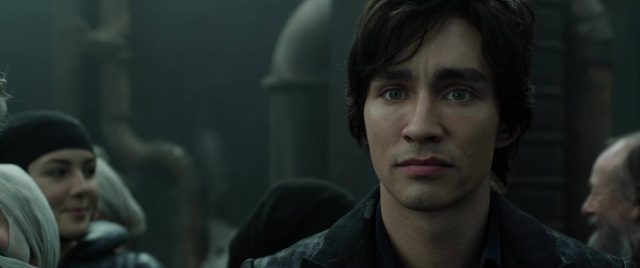 Mortal Engines - Photos et affiches. 20 Hera Hilmar Robert Sheehan et Hugo Weaving dans Mortal Engines 2018