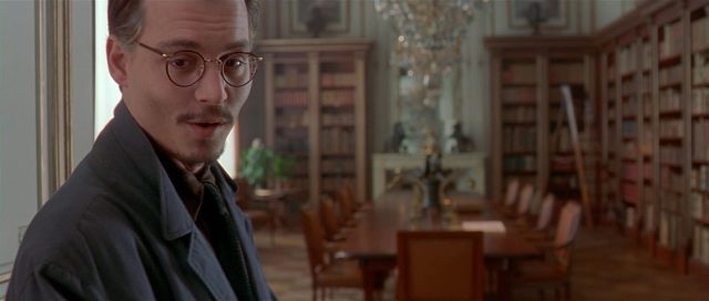 La neuvième porte - Photos et affiches. 12 Johnny Depp et Emmanuelle Seigner dans La neuvième porte The Ninth Gate 1999